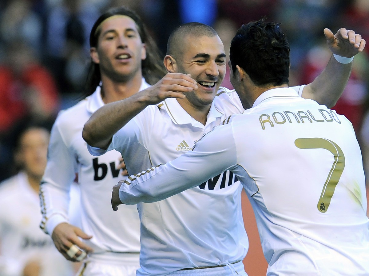 Cristiano Ronaldo a Karim Benzema sa tešia z gólu