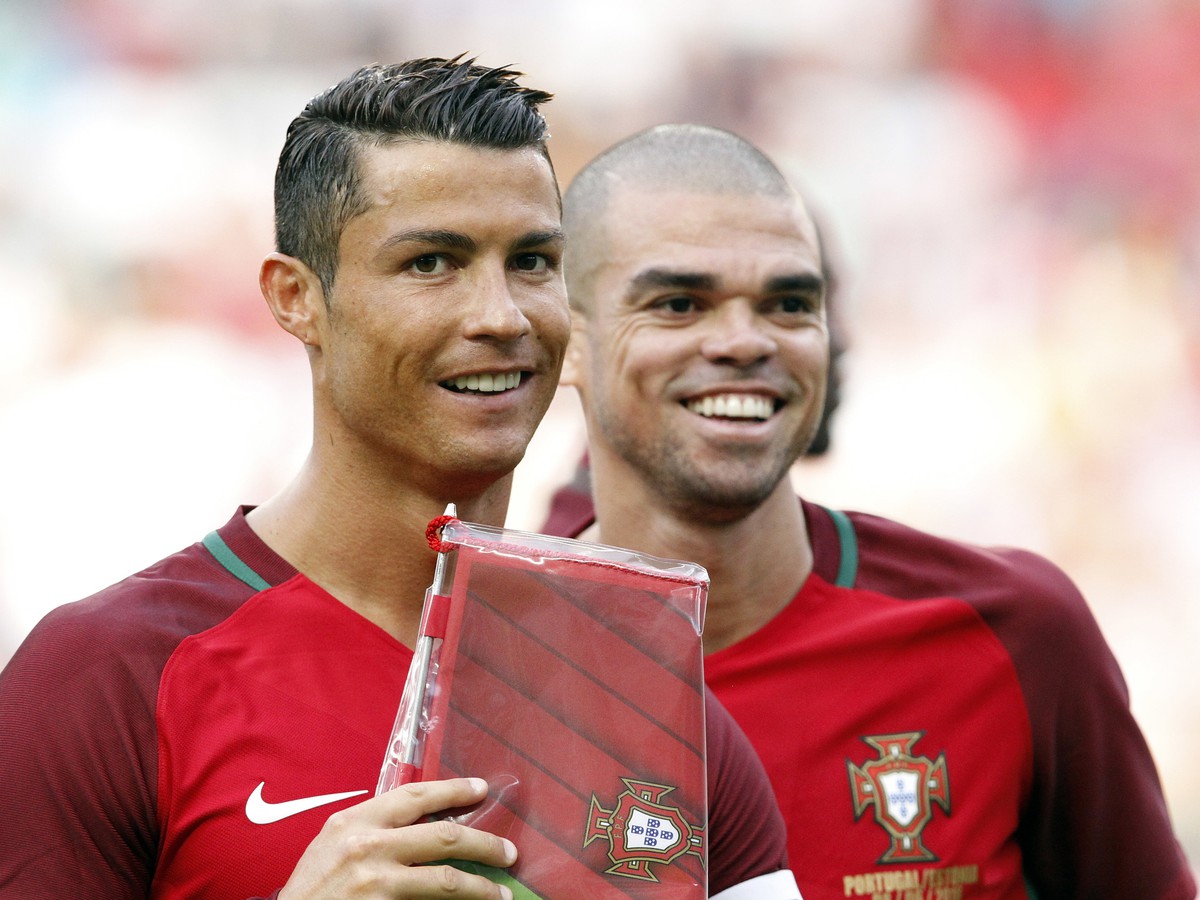 Cristiano Ronaldo a Pepe. Kouč Islandu by povedal, že s hollywoodskym úsmevom