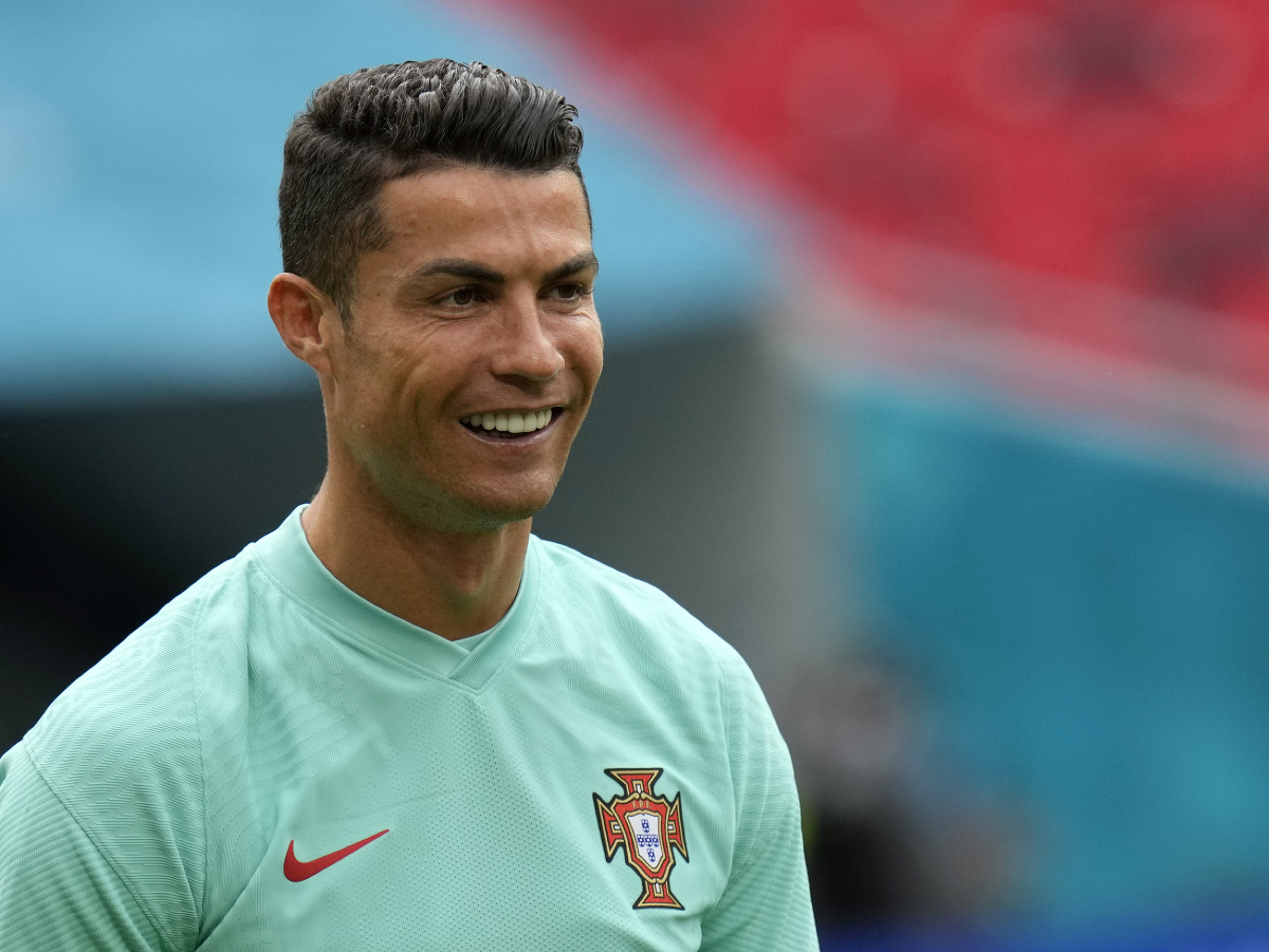 Portugalský futbalista Cristiano Ronaldo na predzápasovom tréningu