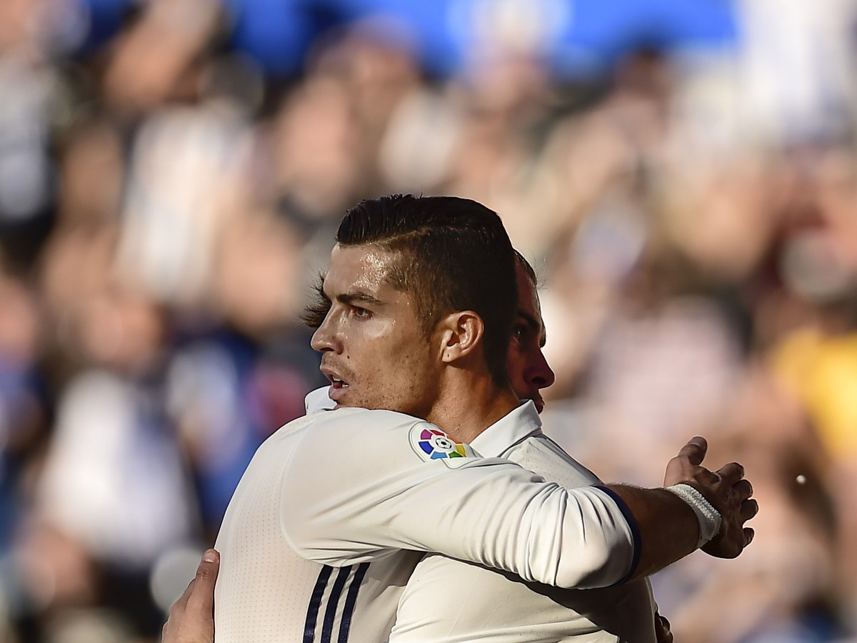 Ronaldo oslavuje gól s Garethom Baleom 