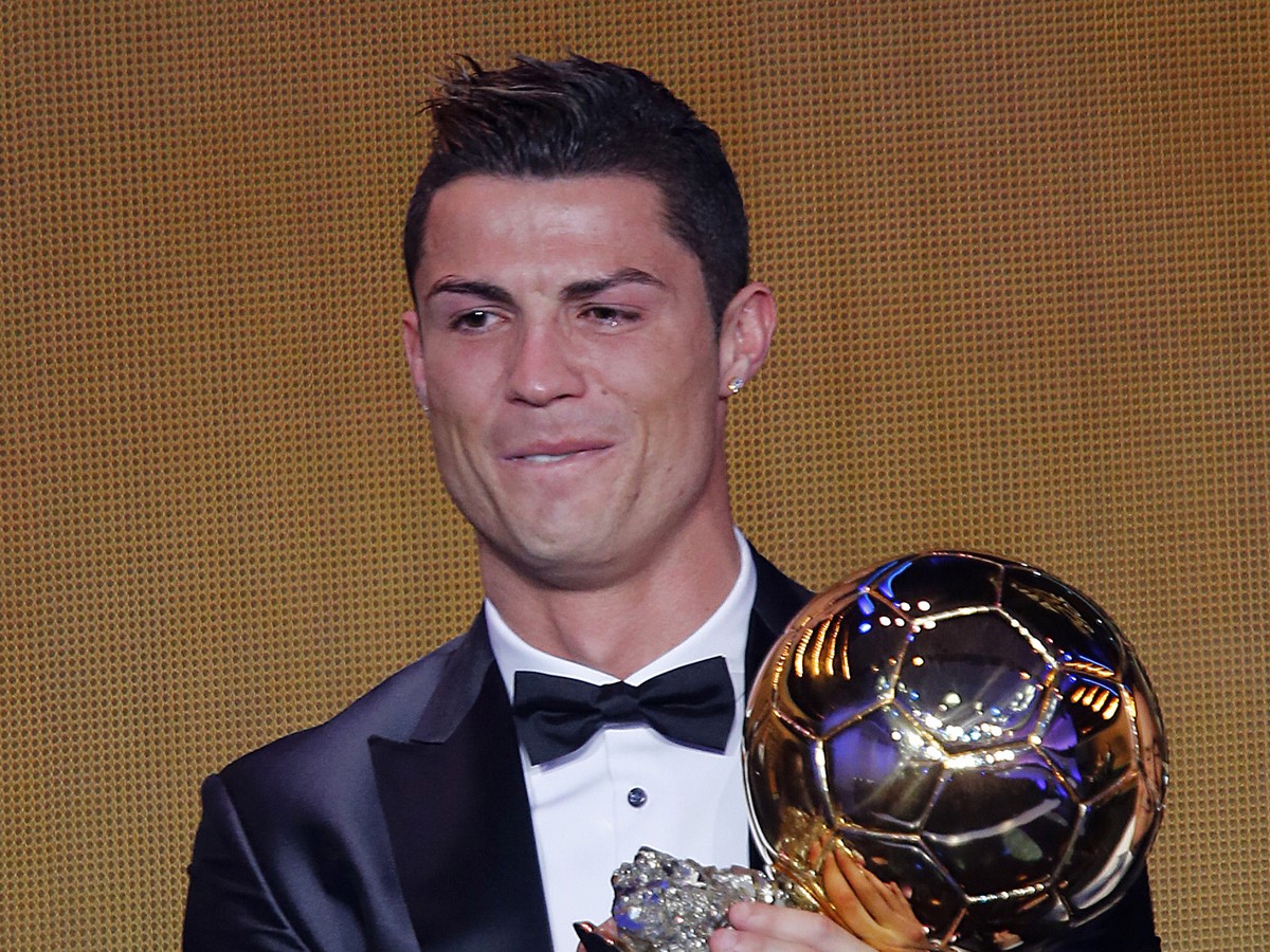 Cristiano Ronaldo so slzami v očiach počas udeľovania Zlatej lopty 2013