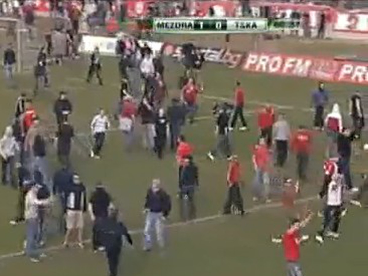 Fanúšikovia CSKA Sofia predviedli svoju horšiu stránku