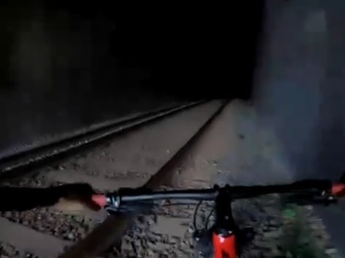 Cyklisti hazardovali so životom vo vlakovom tuneli