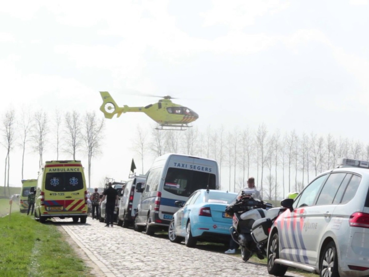 Holandského cyklistu Robberta de Greefa uviedli do umelého spánku potom, ako počas víkendových pretekov Omloop van de Braakman utrpel infarkt