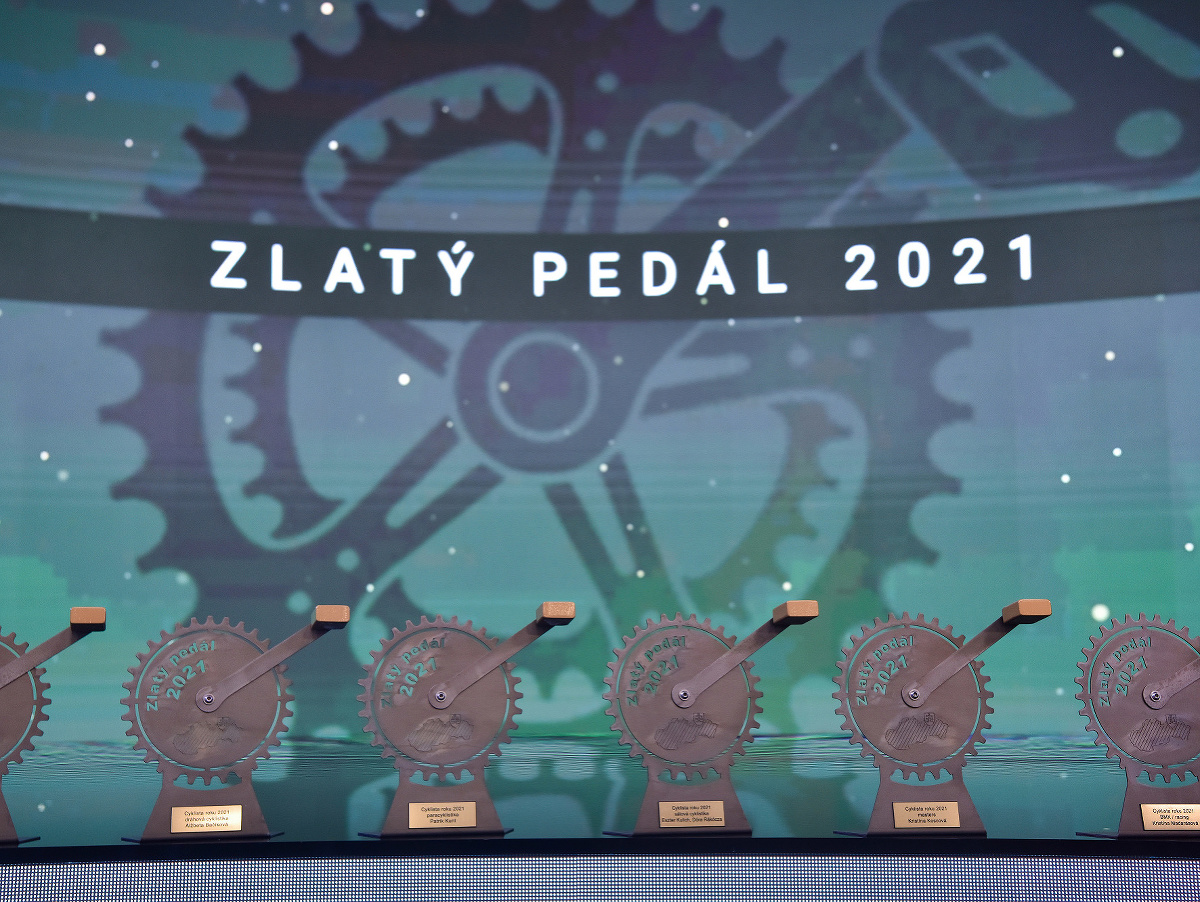 Na snímke ocenenia Zlatý pedál pre laureátov počas odovzdávania ocenení najlepším cyklistom Slovenska za rok 2021 v Bratislave