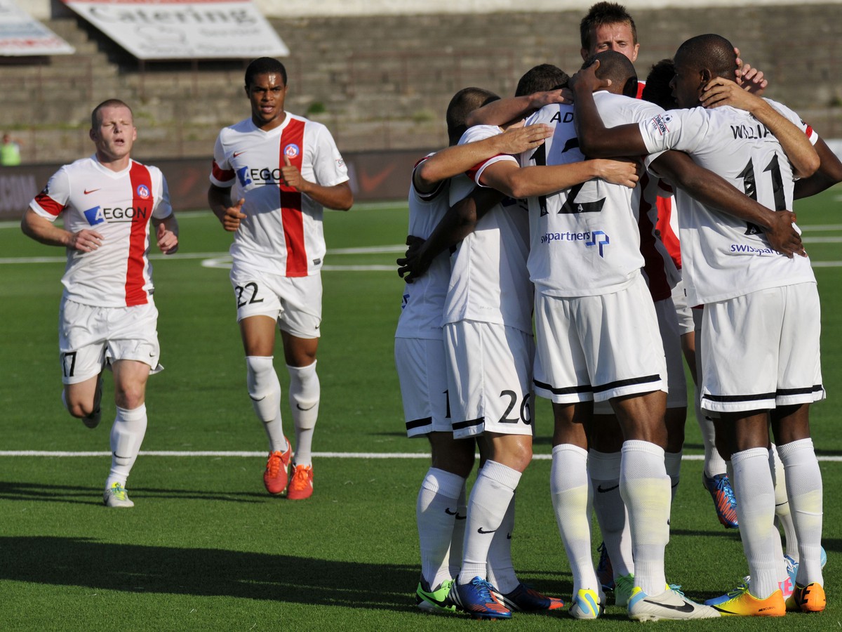 Hráči AS Trenčín sa tešia z gólu na 4:0 