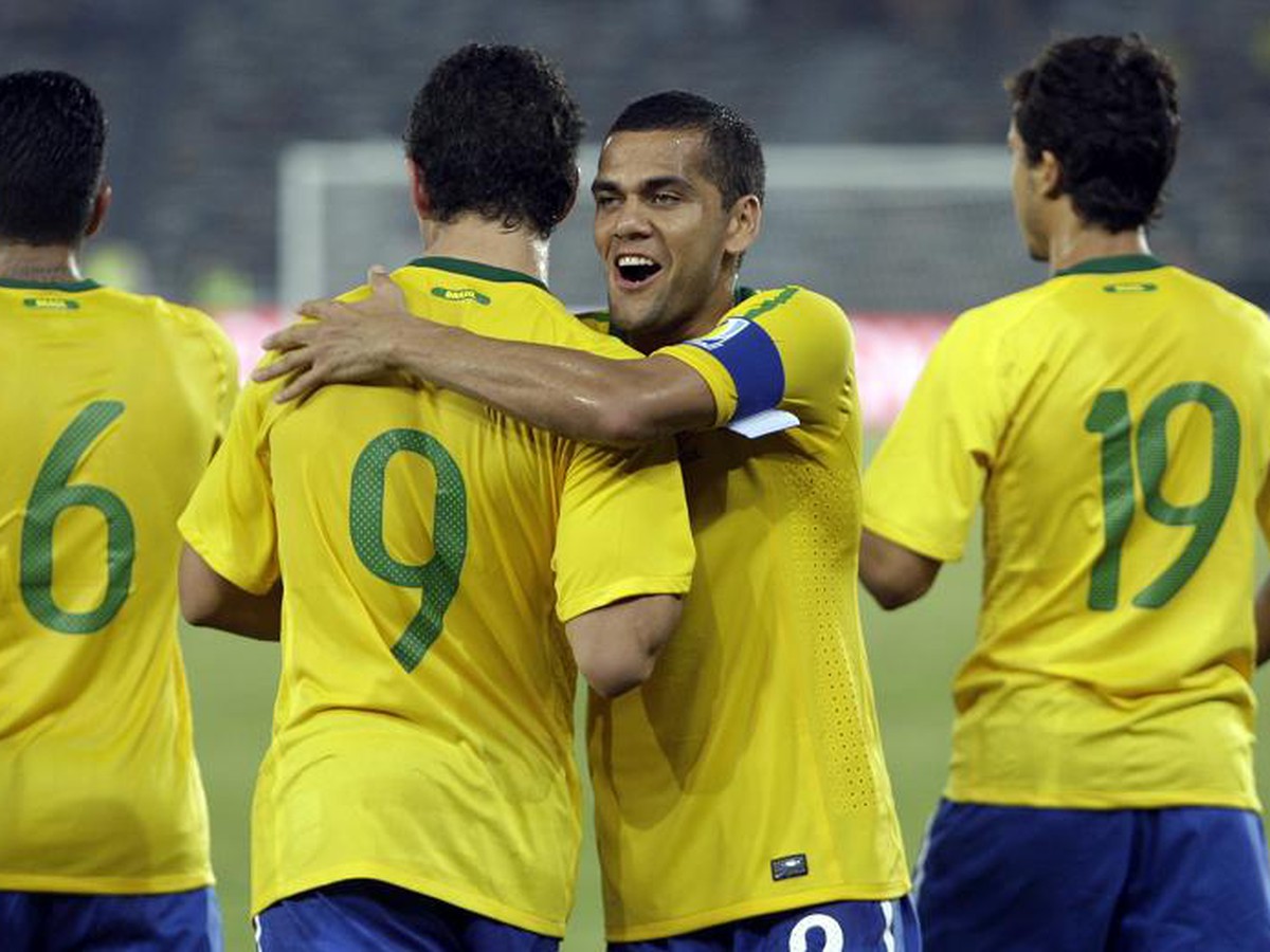 Dani Alves so spoluhráčmi
