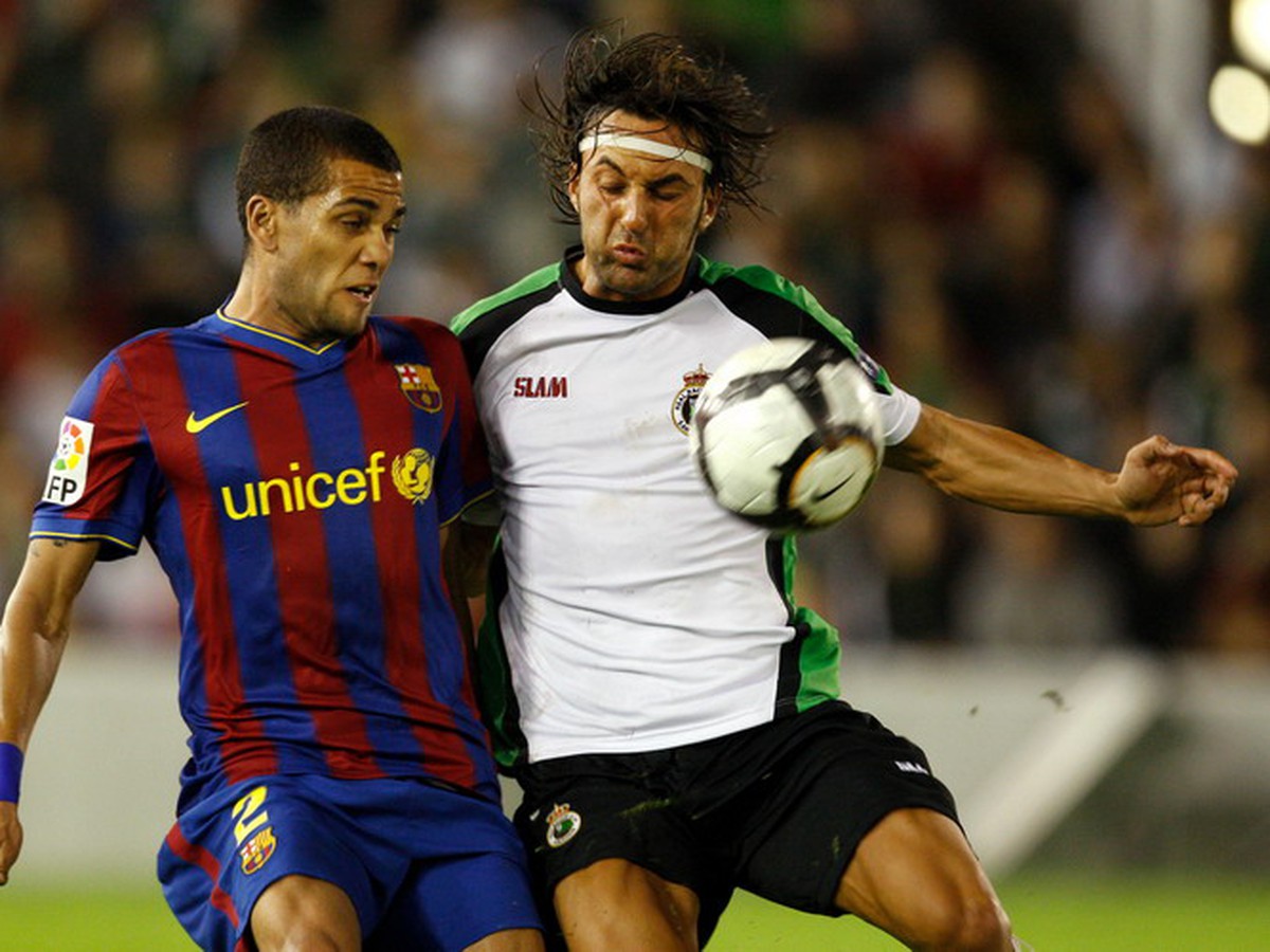Dani Alves a Oscar Serrano