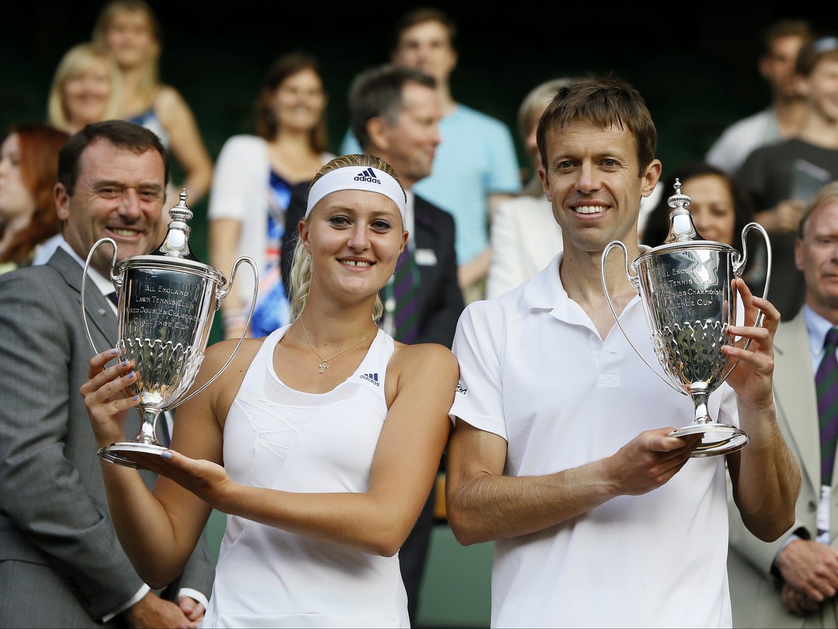 Daniel Nestor a Kristina Mladenovicová s trofejami pre víťazov