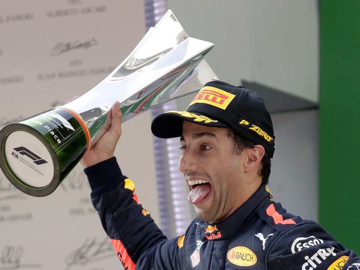 Austrálčan Daniel Ricciardo (Red Bull Racing) oslavuje