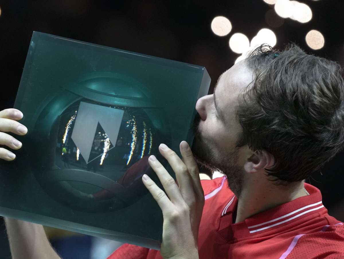 Ruský tenista Daniil Medvedev sa stal víťazom dvojhry na halovom turnaju ATP v Rotterdame.