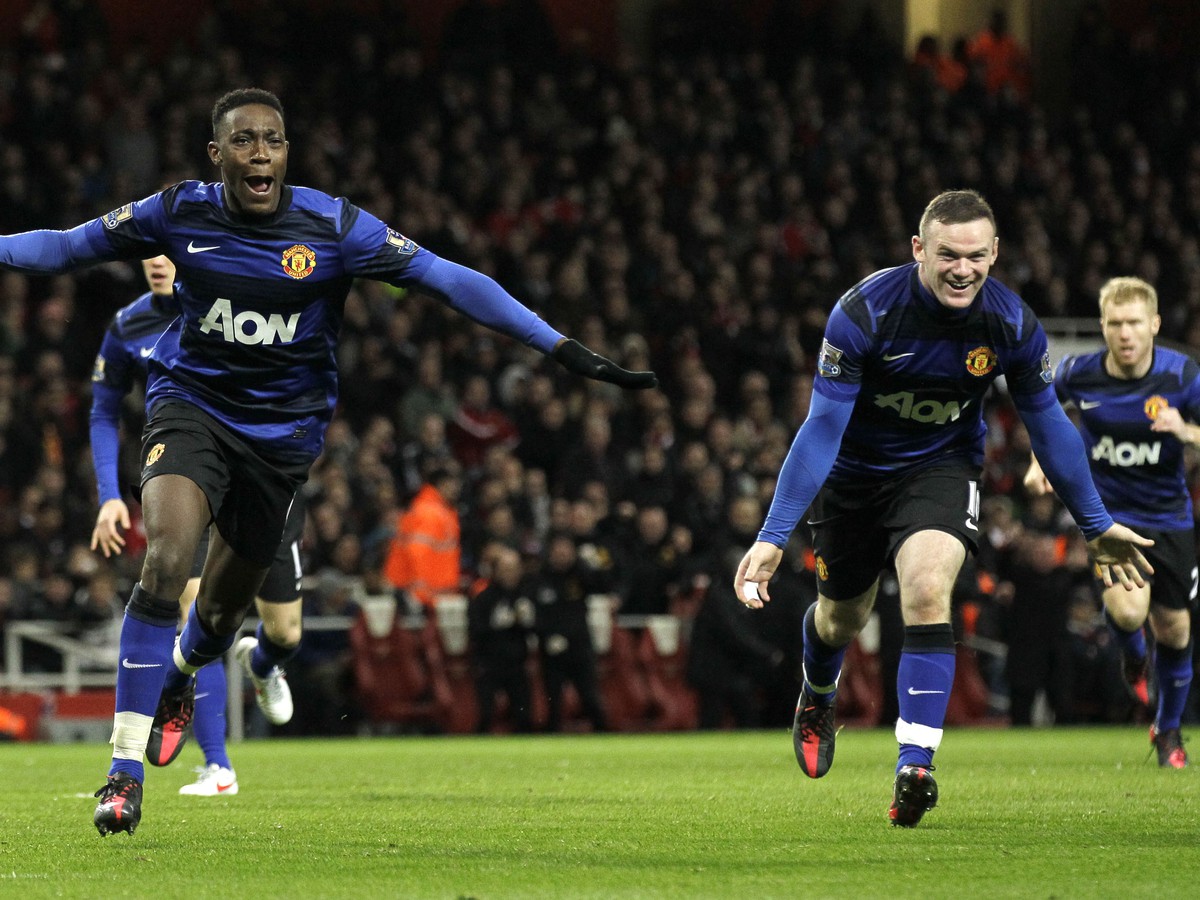 Danny Welbeck a Wayne Rooney sa tešia z víťazného gólu