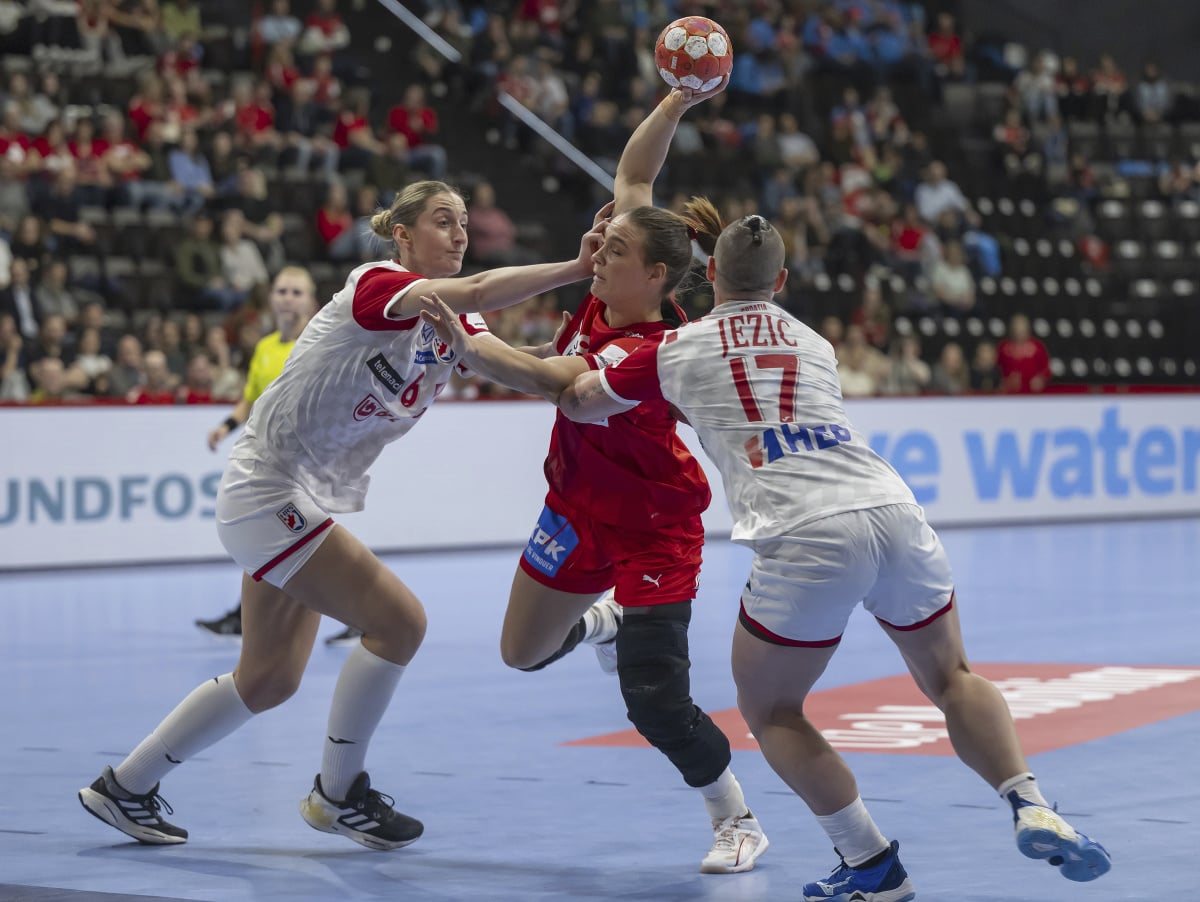 Helena Elver Hagesová, Sara Senvaldová a Katarina Jezicová