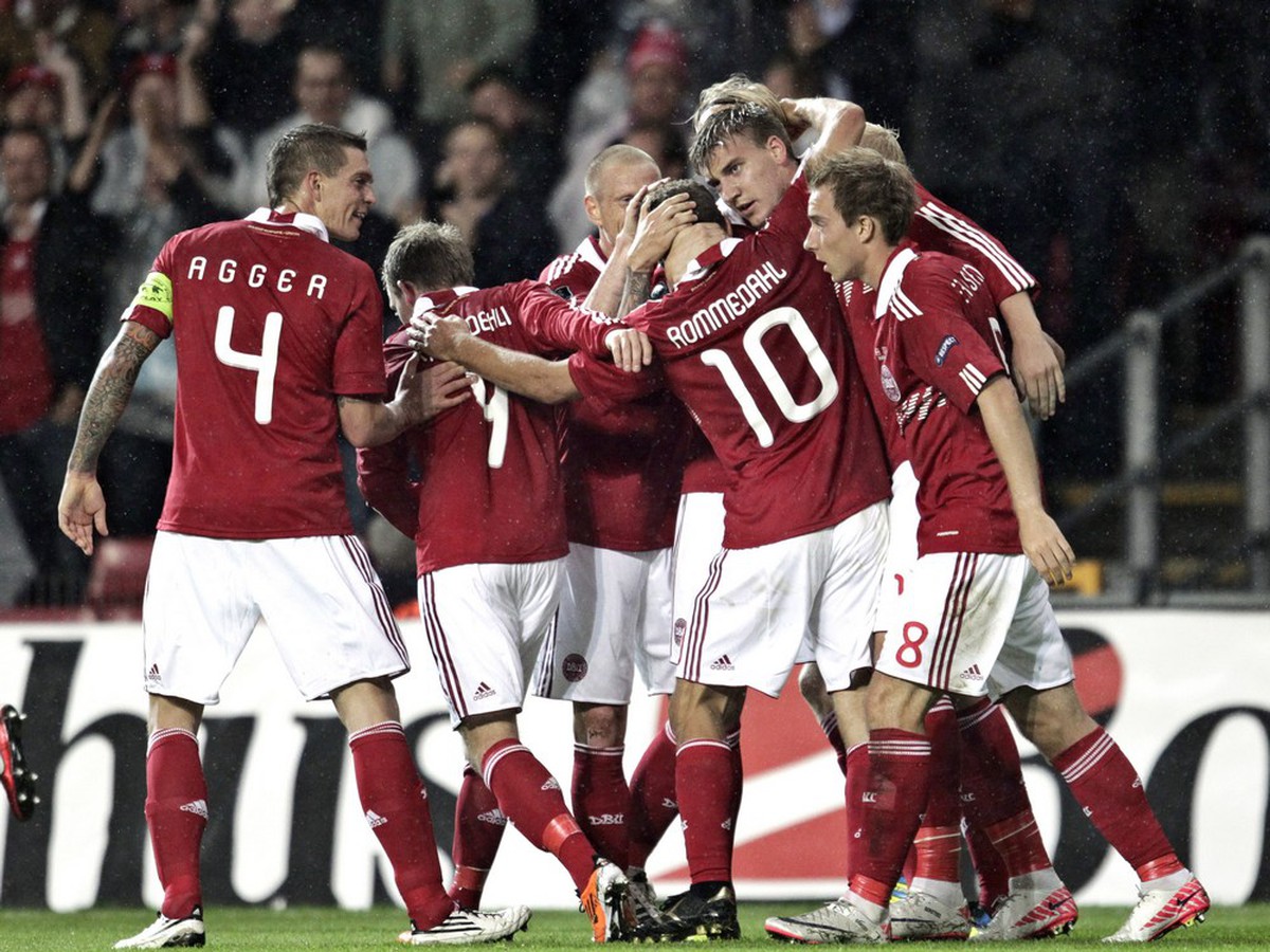 Radosť hráčov Dánska po úvodnom gólovom zásahu Nicklasa Bendtnera v dôležitom kvalifikačnom zápase proti Nórsku (6.9.)