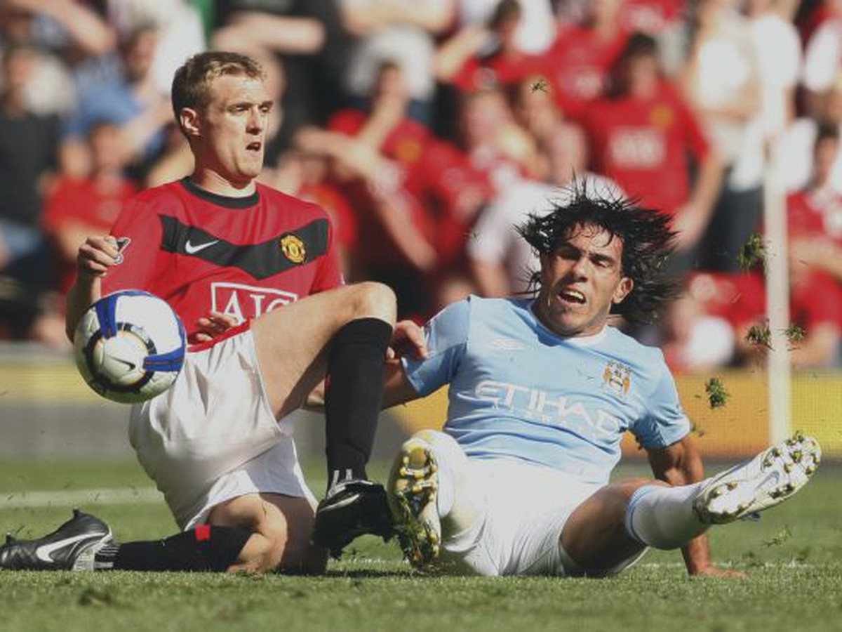 Darren Fletcher a Carlos Teverz vo vzájomnom súboji
