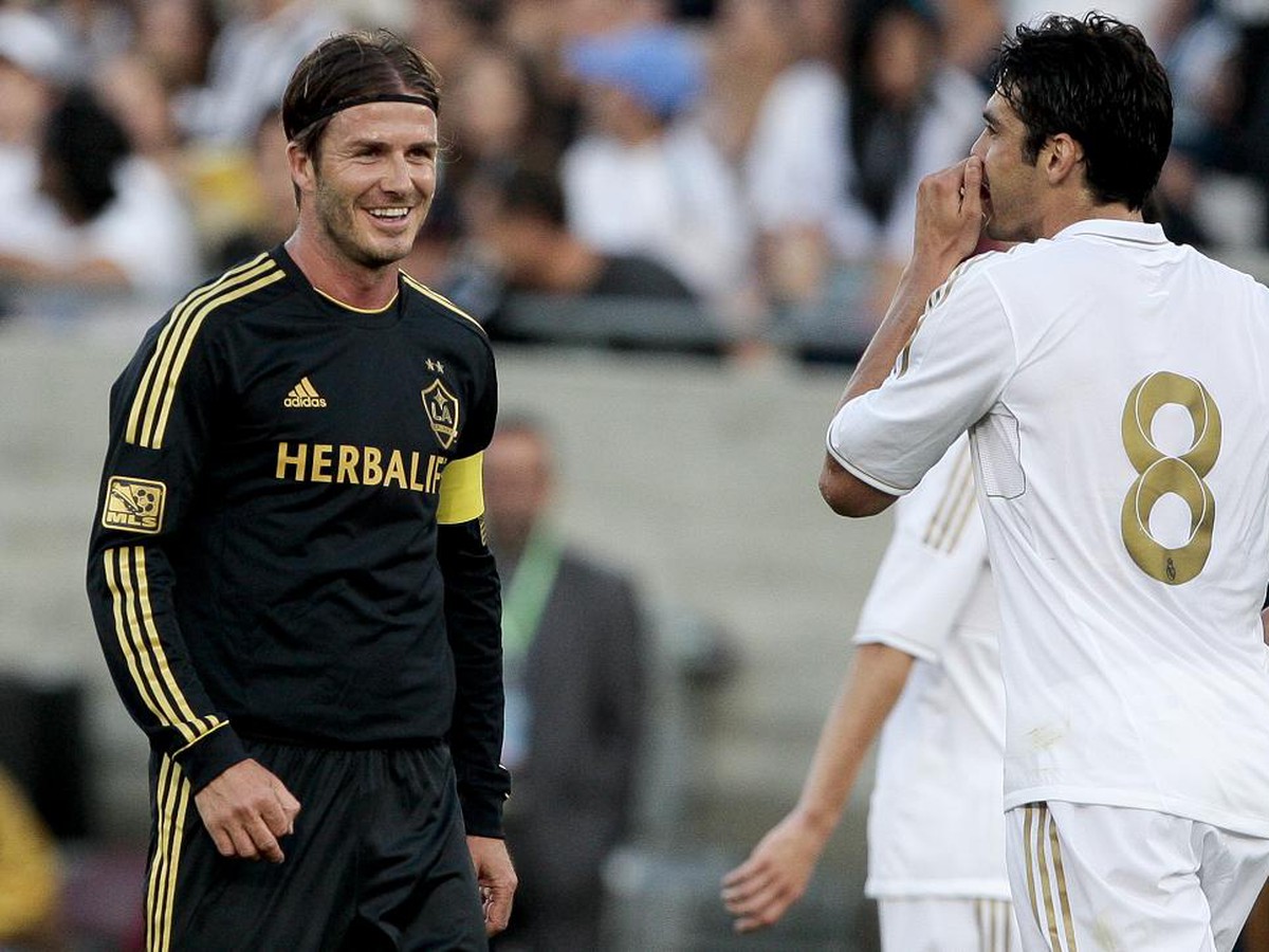 David Beckham a Kaká v zápase medzi LA Galaxy a Real Madrid