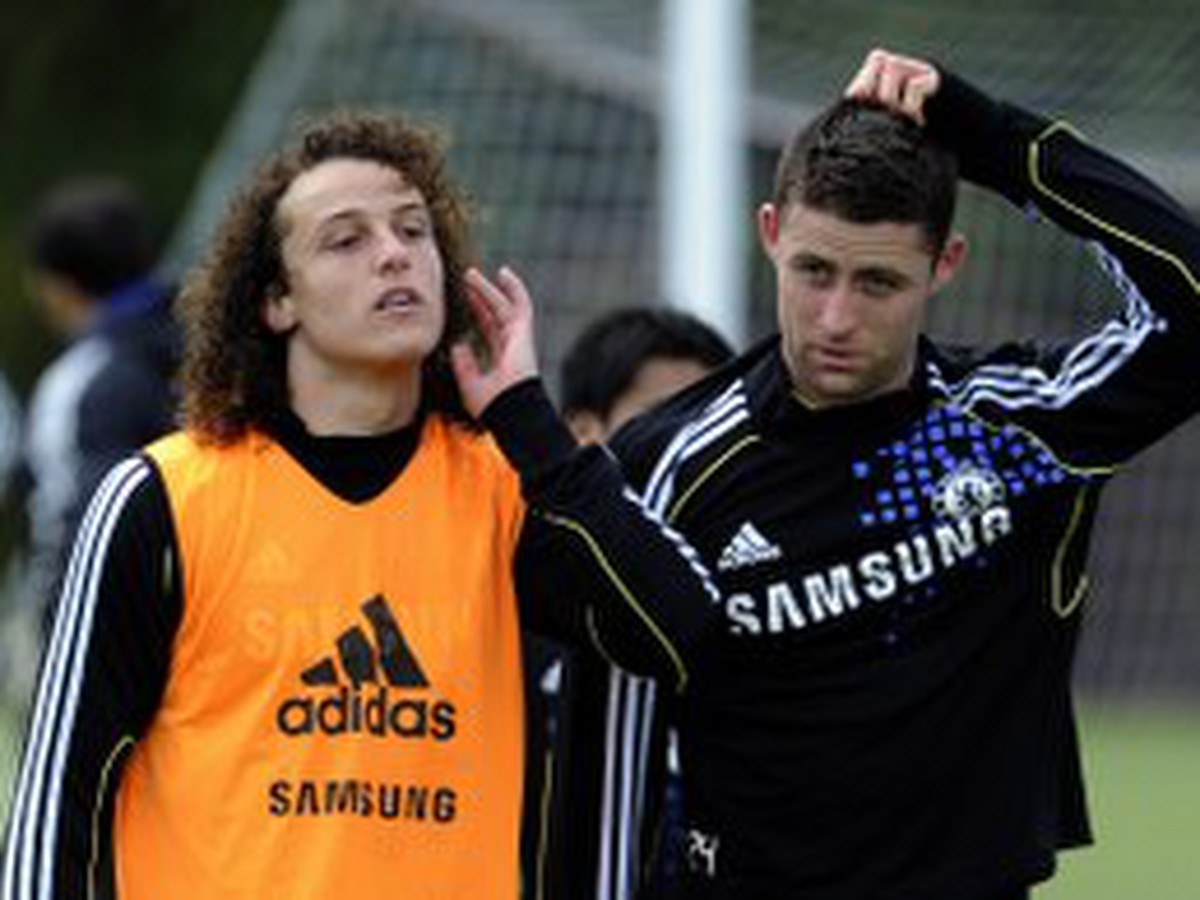 David Luiz a Gary Cahill 