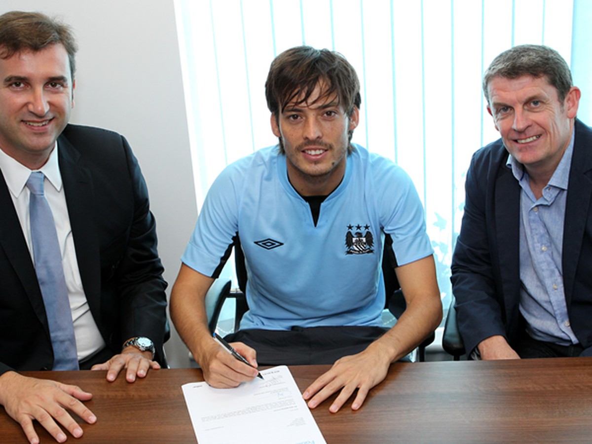 David Silva pri podpise zmluvy