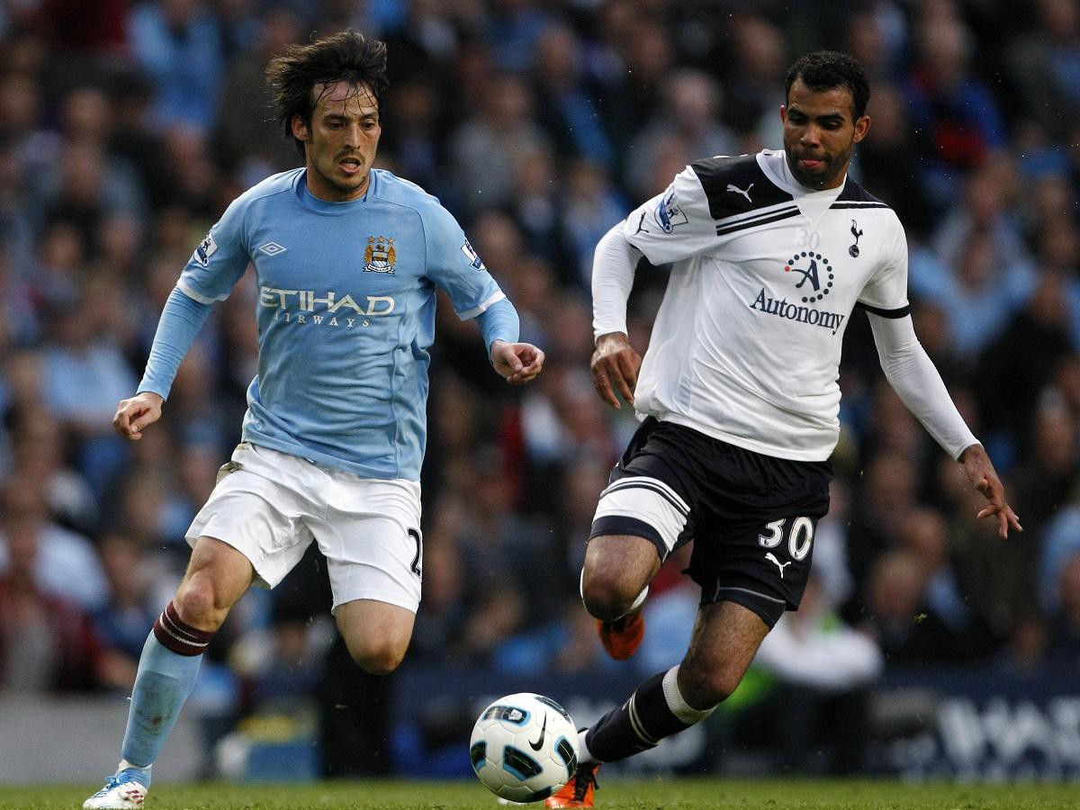 David Silva v súboji so Sandrom