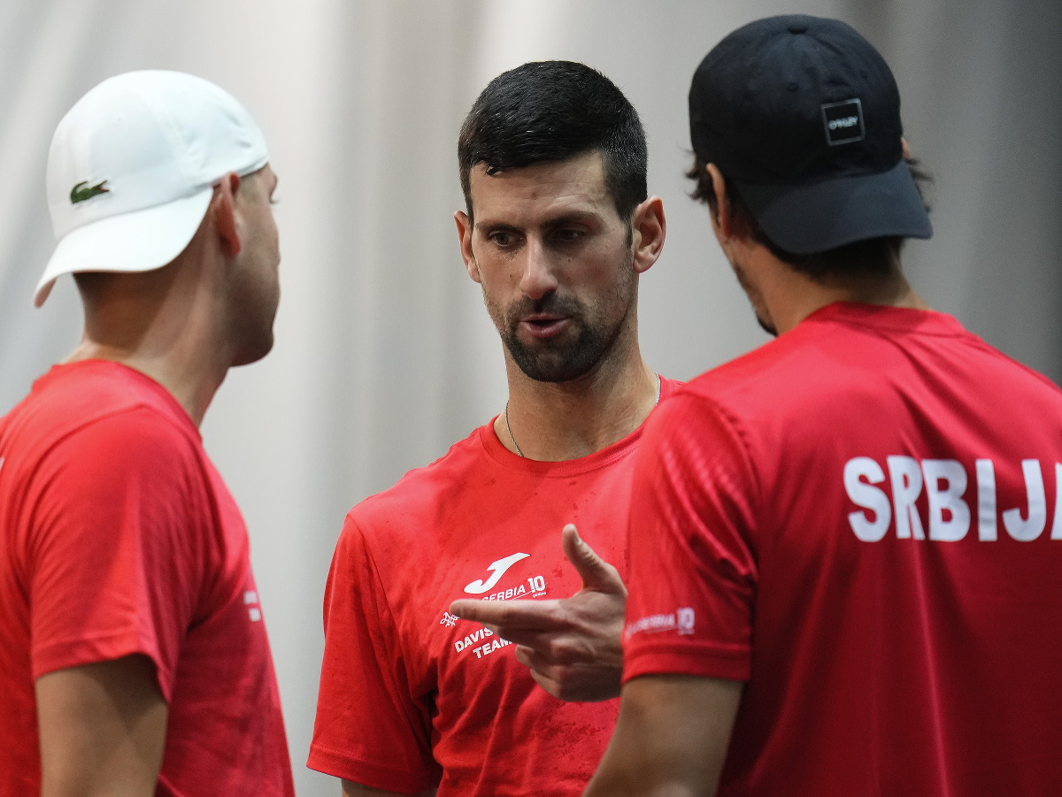 Srbský tenista Novak Djokovič počas porady srbského daviscupového tímu 
