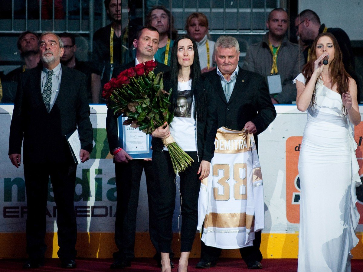 Mária Demitrová počas uvedenia manžela Pavla do Siene slávy slovenského hokeja 