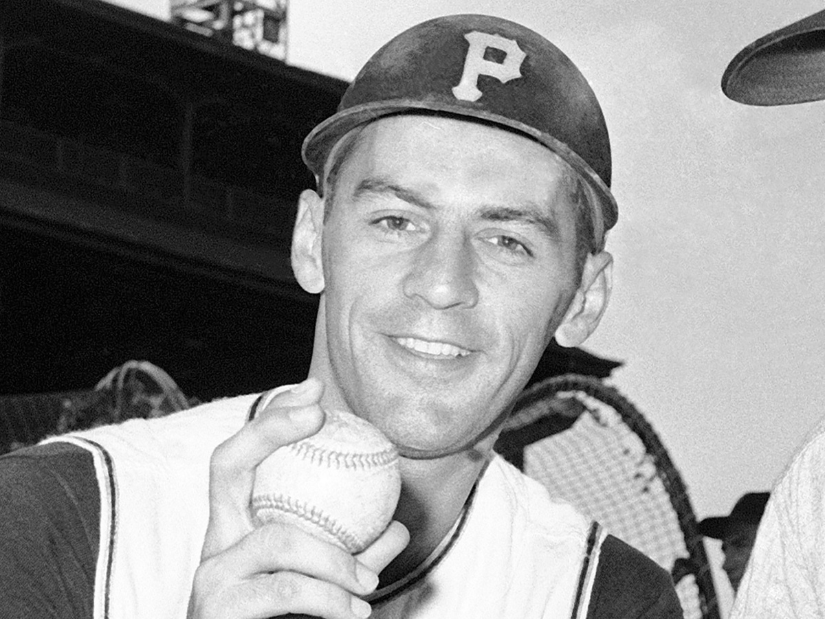 Na archívnej z 11. augusta 1960 bejzbalista Dick Groat z tímu Pittsburgh Pirates