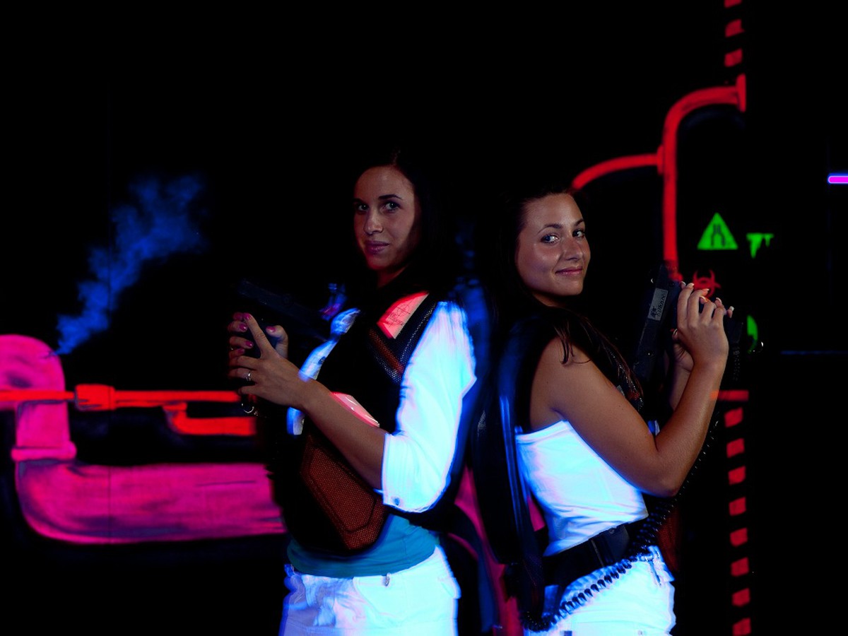 Dievčatá sa Laser Arene nevyhýbajú