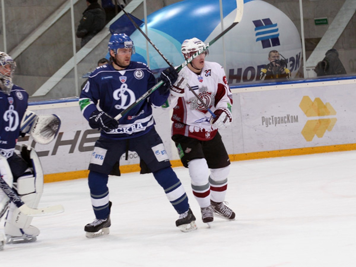 Momentka zo zápasu Dinmo Moskva - Dinamo Riga