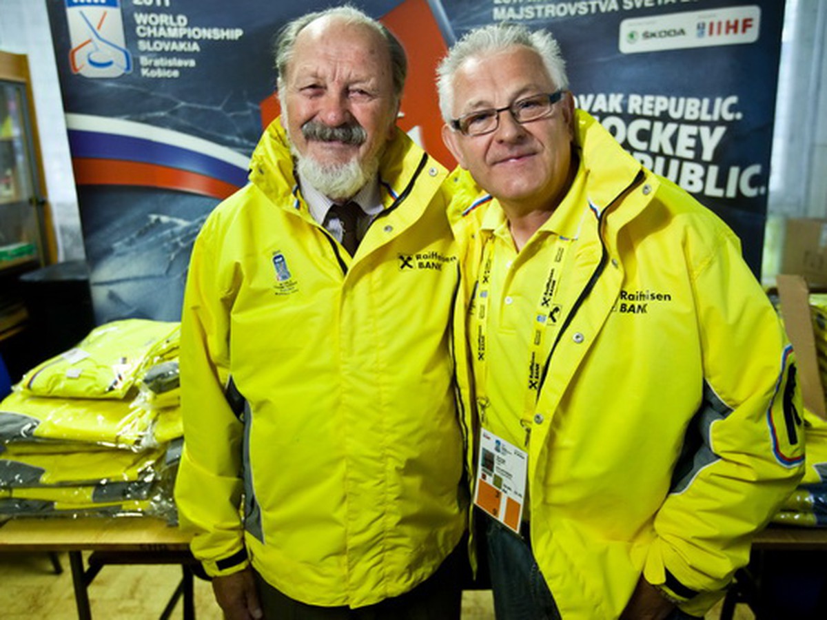 Dobrovoľníci František Štamberský a Kanaďan George Papay