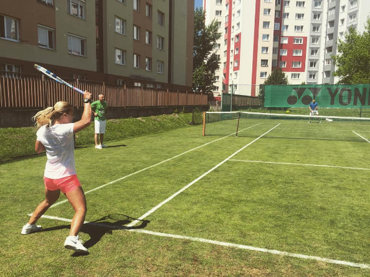 Dominika Cibulková nedávno zaskočila tréningom na verejnosti obyvateľov sídliska, stihla absolvovať fotenie a odhlásila sa z turnaja