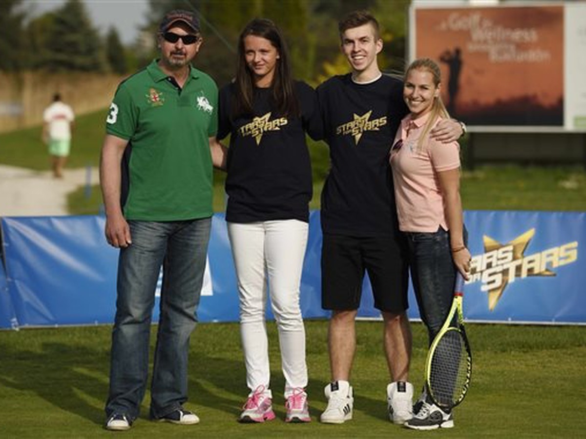 Sprava: Dominika Cibulková, Matej Hliničan, Viktória Kužmová a Zdeno Cíger spolu na golfe