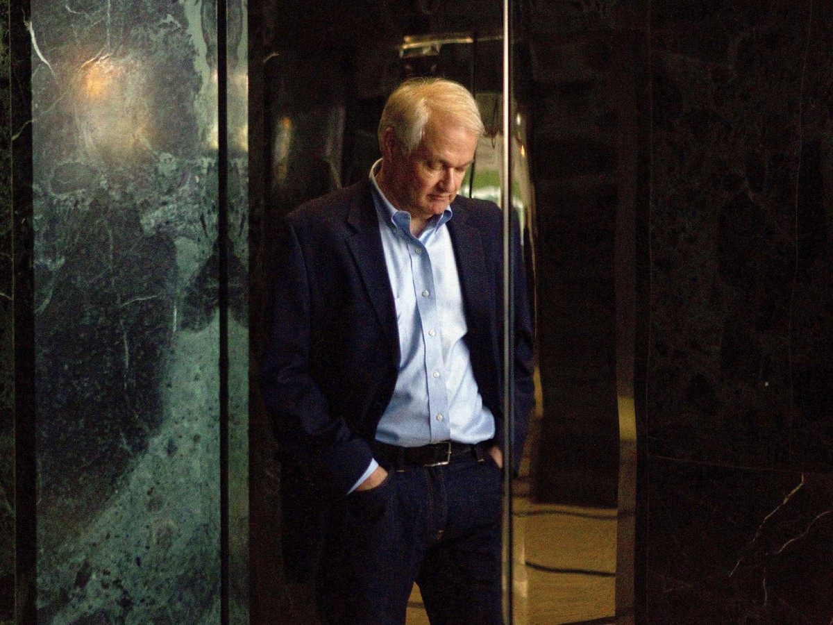 Šéf NHLPA Donald Fehr zamyslený opúšťa rokovaciu miestnosť