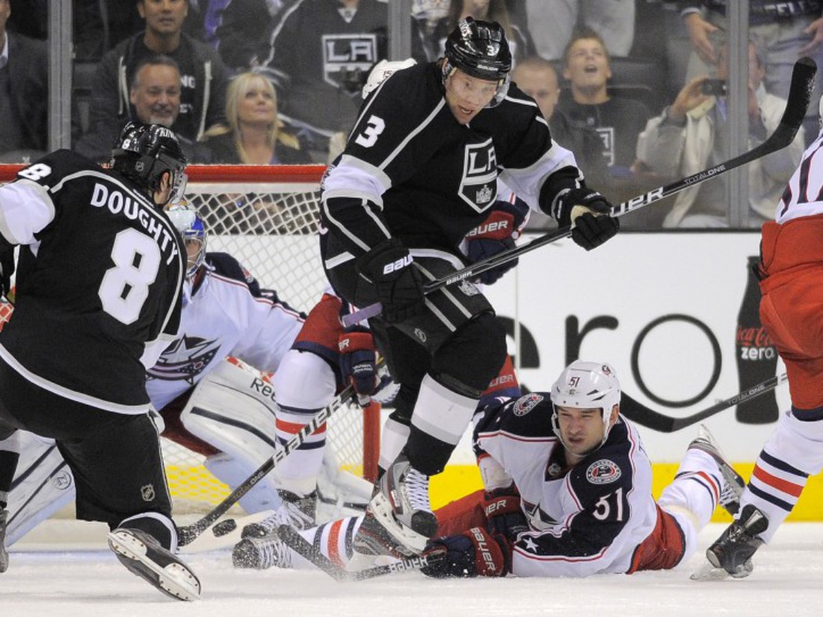 Drew Doughty strieľa víťazný gól