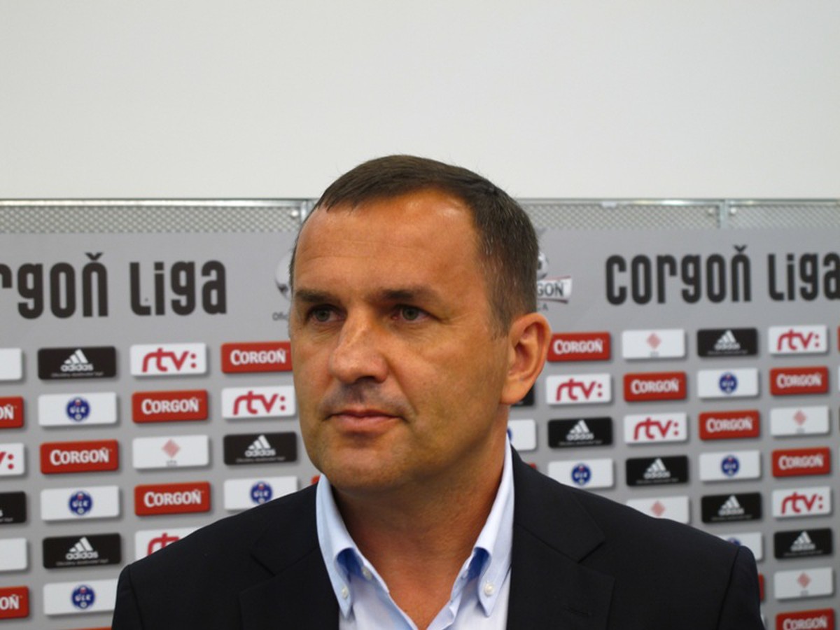 Šéf ligového futbalu oznámil, že o rok zostane Corgoň liga ako jediná celoslovenská ligová súťaž