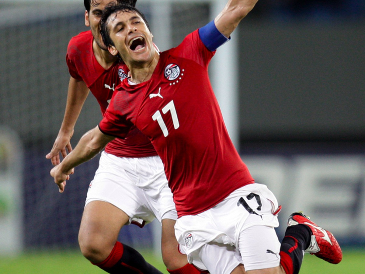 Egyptský kapitán Ahmed Hassan oslavuje strelený gól