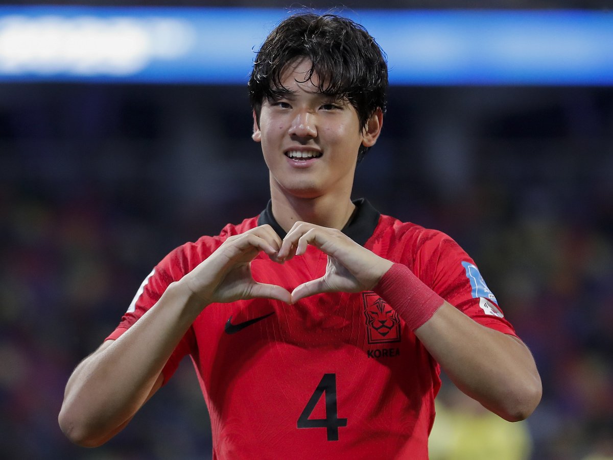 Kórejský mladík Choi Seok-hyun oslavuje postupový gól na MS vo futbale do 20 rokov
