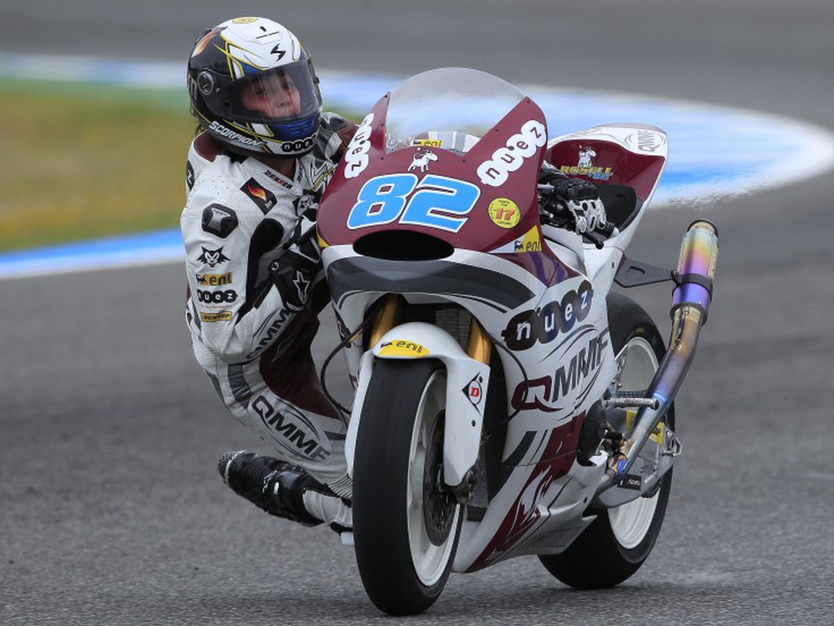 Španielka Rosellová tesne pred tvrdým pádom na zem počas pretekov Moto2 v španielskom Jereze