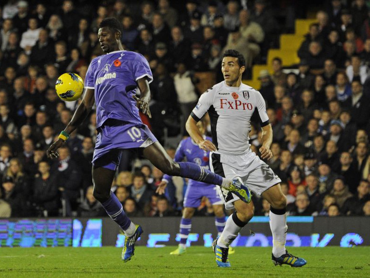 Emmanuel Adebayor v drese Tottenhamu