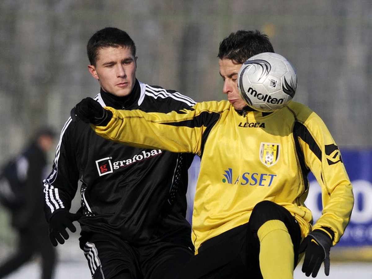 Erik Čikoš v súboji s Jánom Čirikom