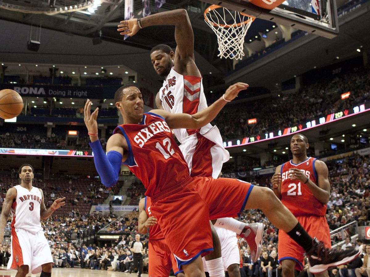 Amir Johnson zablokoval Evana Turnera 