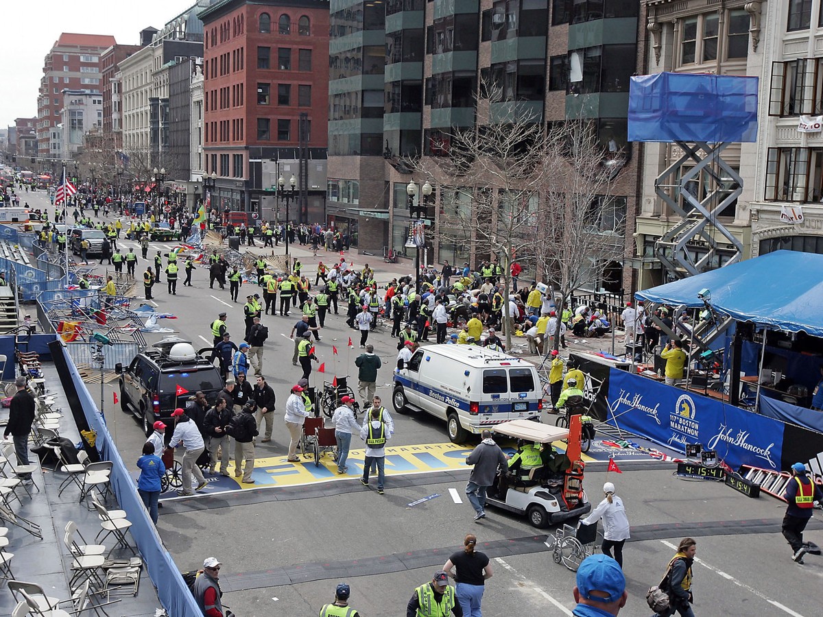 Panika po výbuchu počas maratónu v Bostone