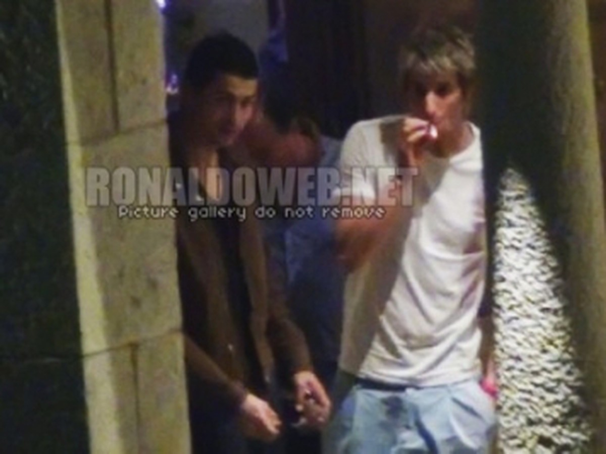 Fabio Coentrao prichytený s cigaretou