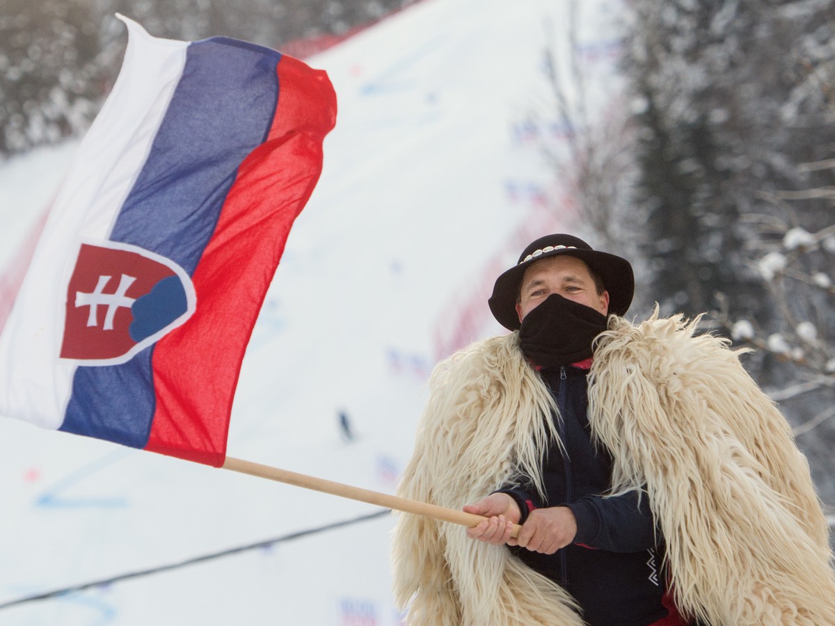 Na snímke slovenský fanúšik počas 1. kola obrovského slalomu Svetového pohára v slovinskej Kranjskej Gore