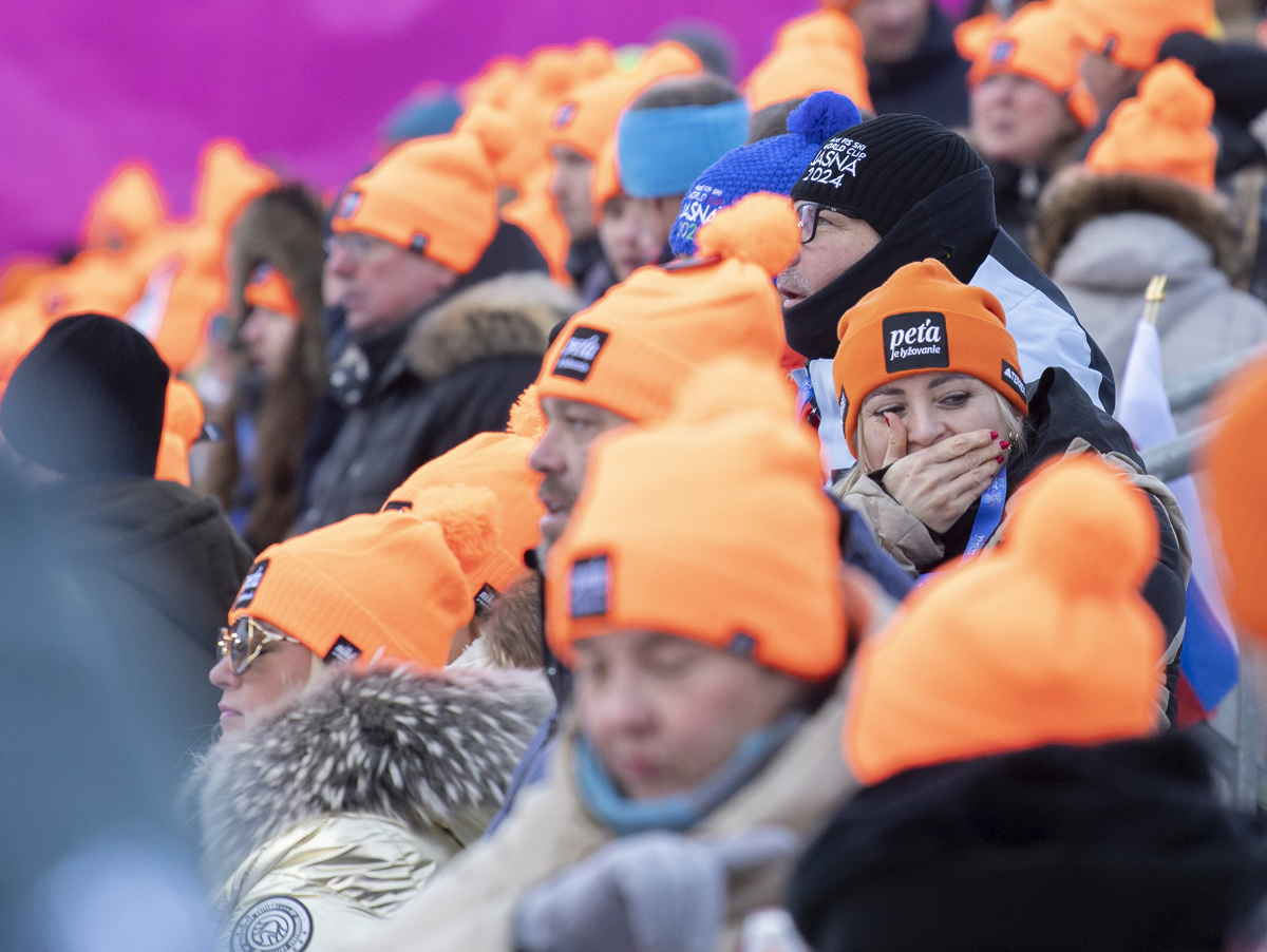 Na snímke fanúšikovia slovenskej lyžiarky Petry Vlhovej počas prvého kola obrovského slalomu žien v rámci Svetového pohára v alpskom lyžovaní v Jasnej 20. januára 2024