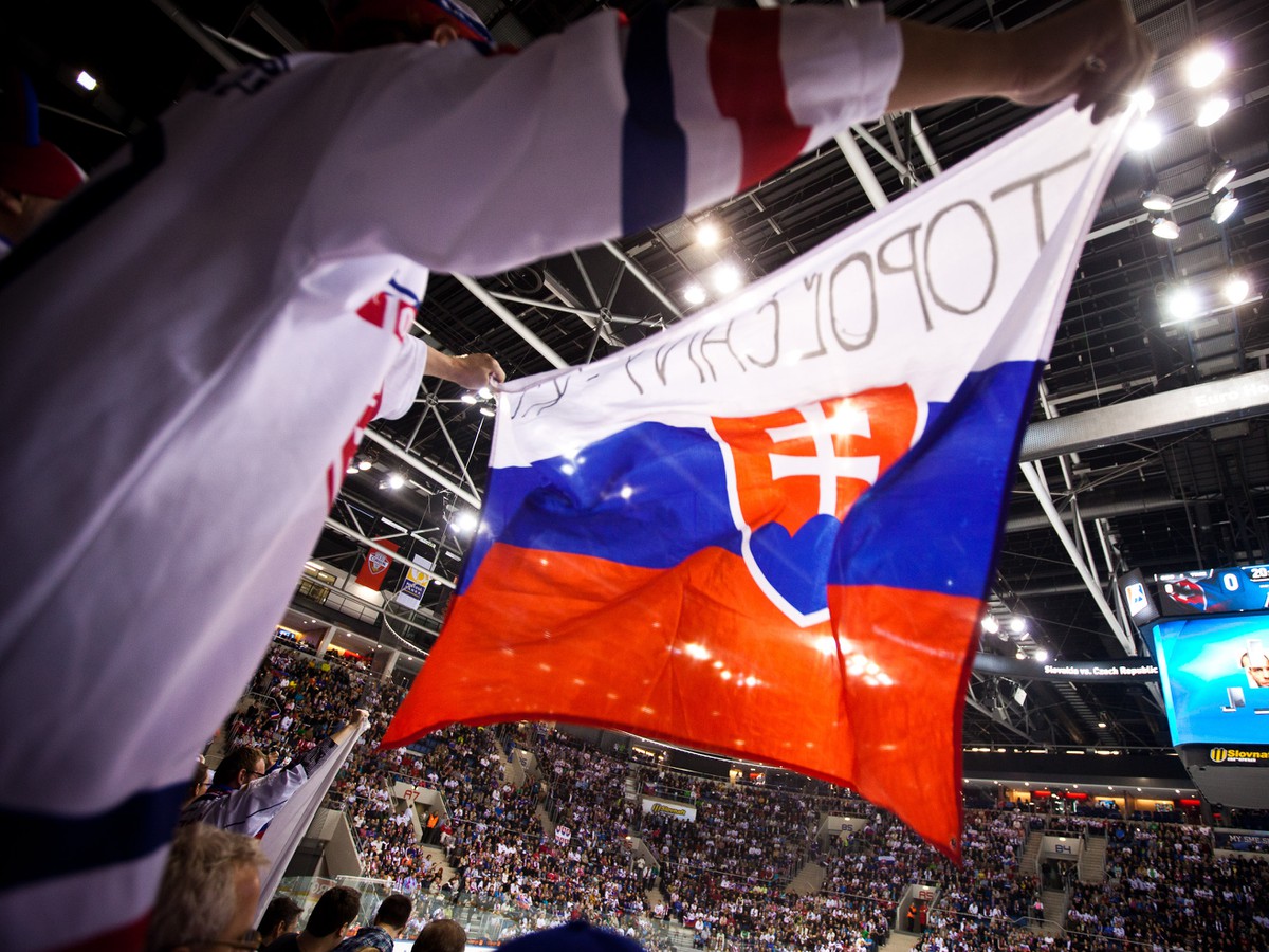Fanúšikovania Slovenska počas prípravného zápasu s Českom