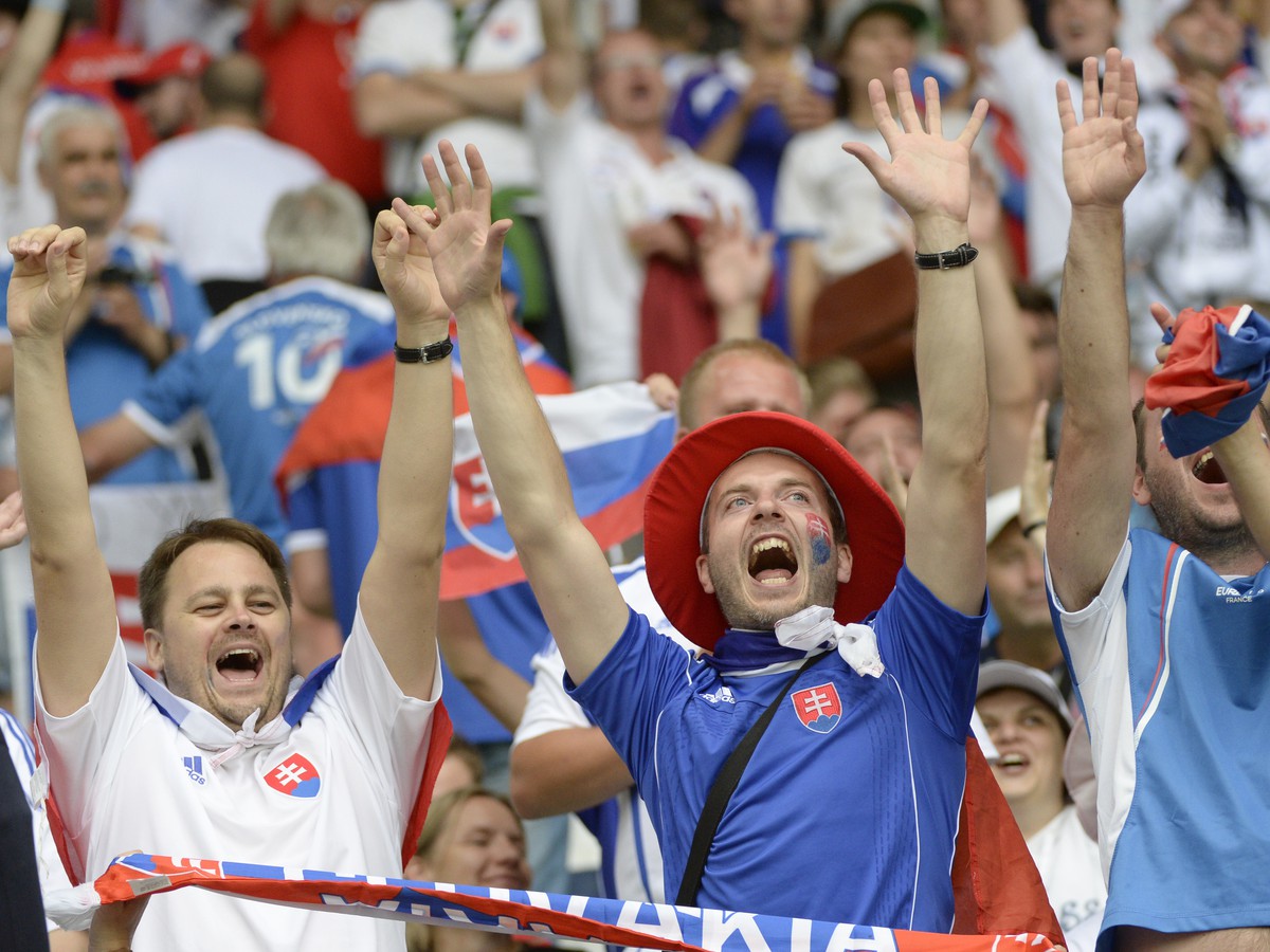 Slovenskí fanúšikovia pred zápasom Slovensko - Anglicko