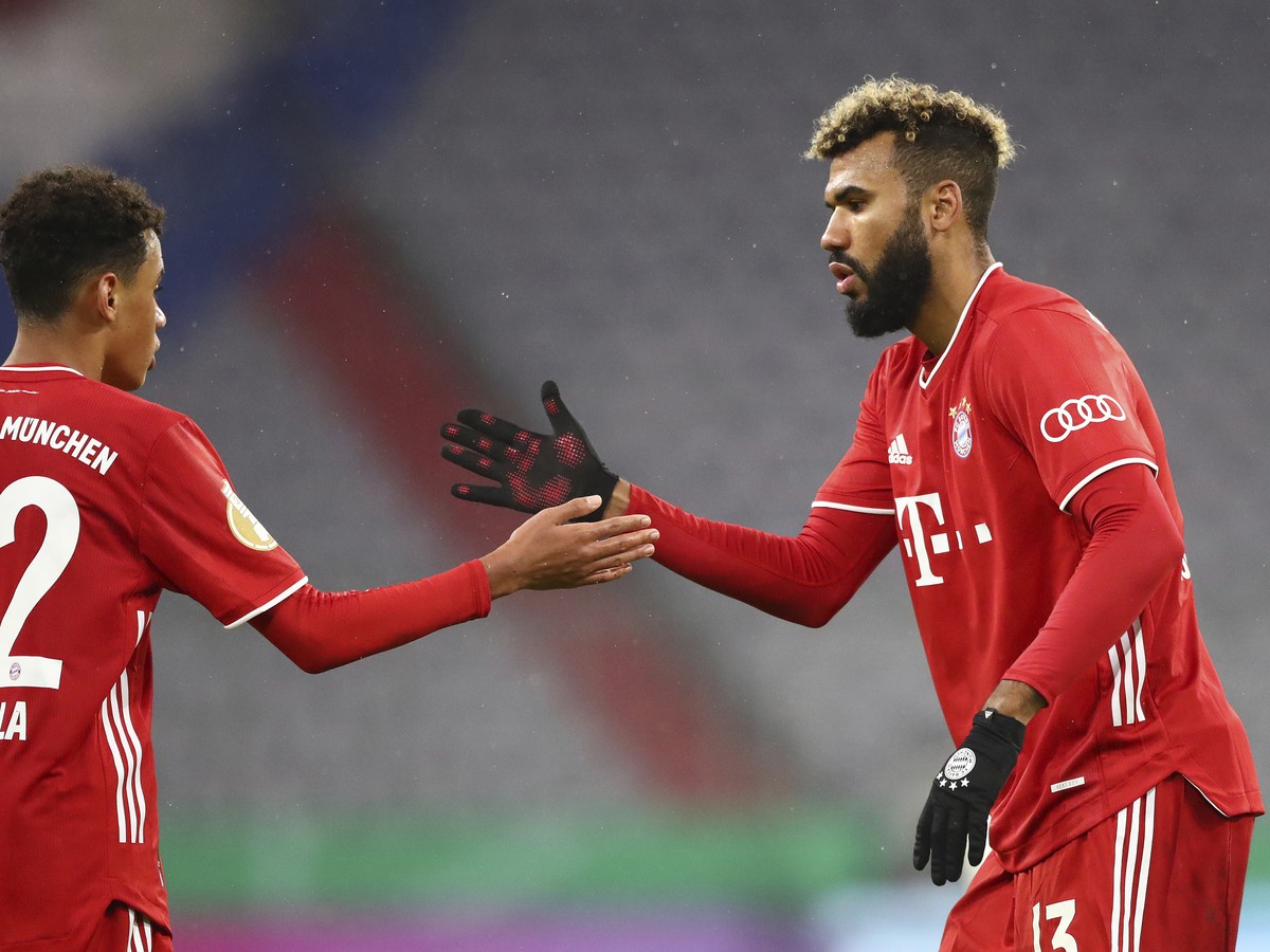 Eric Maxim Choupo-Moting a Jamal Musiala oslavujú gól Bayernu