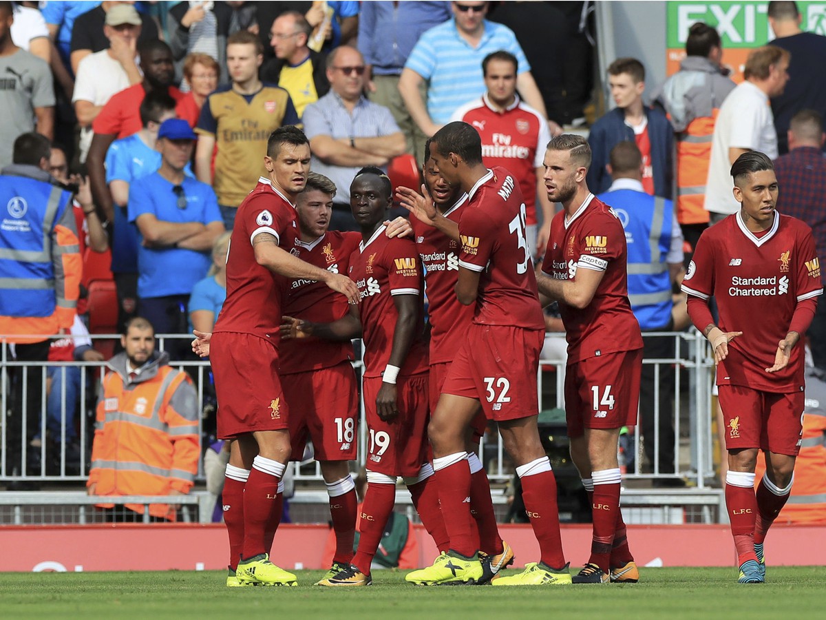 Hráči Liverpoolu sa radujú po góle