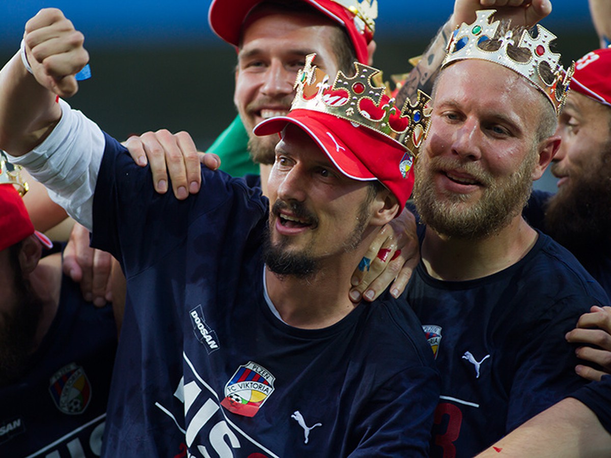 Futbalisti Plzne tretí majstrovský titul venovali chorému Čišovskému