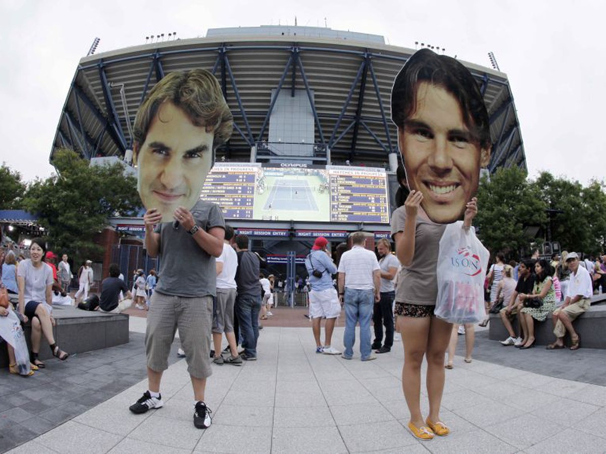 Fanúšikovia v New Yorku s podobizňami Federera a Nadala
